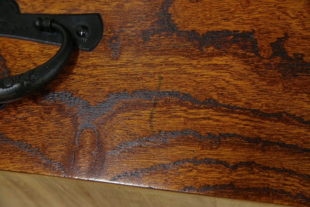 中古　岩谷堂箪笥　見事な手打ち金具と躍動感のある杢目が魅力の重ね箪笥　(R-050054)