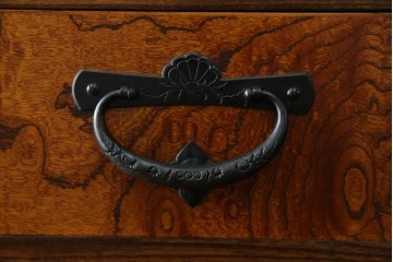 中古　岩谷堂箪笥　見事な手打ち金具と躍動感のある杢目が魅力の重ね箪笥　(R-050054)