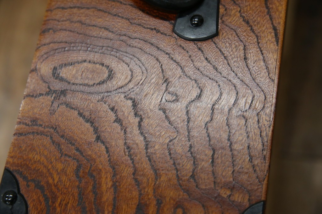 中古　岩谷堂箪笥　見事な手打ち金具と躍動感のある杢目が魅力の重ね箪笥　(R-050054)