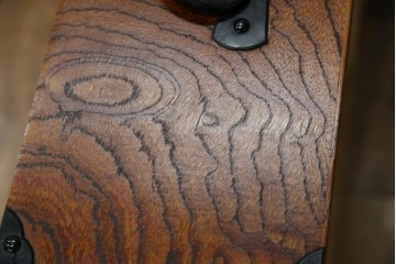 中古　岩谷堂箪笥　見事な手打ち金具と躍動感のある杢目が魅力の重ね箪笥　(R-050054)