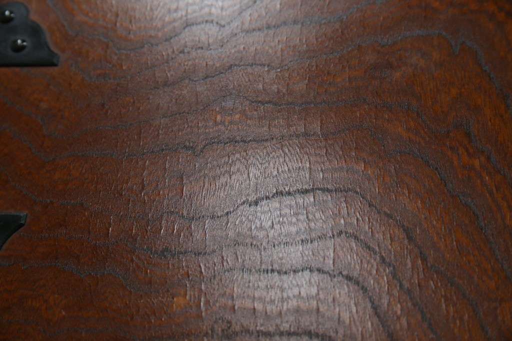 中古　岩谷堂箪笥　見事な手打ち金具と躍動感のある杢目が魅力の重ね箪笥　(R-050054)