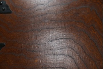 中古　岩谷堂箪笥　見事な手打ち金具と躍動感のある杢目が魅力の重ね箪笥　(R-050054)