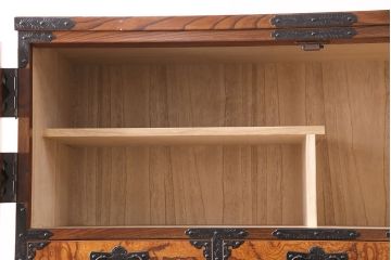 中古　岩谷堂箪笥　見事な手打ち金具と躍動感のある杢目が魅力の重ね箪笥(引き出し、衣装箪笥、収納タンス、上下バラ売り可能)(R-050054)