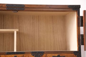 中古　岩谷堂箪笥　見事な手打ち金具と躍動感のある杢目が魅力の重ね箪笥(引き出し、衣装箪笥、収納タンス、上下バラ売り可能)(R-050054)