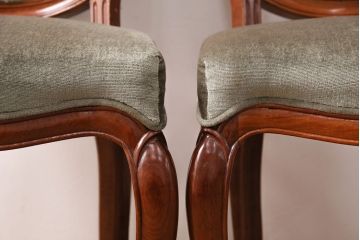 中古　高級家具　カリン材　ロココ調の優美なチェア2脚セット(ダイニングチェア、サロンチェア、椅子、花梨材)(R-050057)