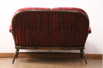 ヴィンテージ家具　ERCOL(アーコール)　艶やかなカラーが目を引くスツール(オットマン)付きビンテージ二人掛けソファ(アームソファ)(R-050062)