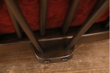 ヴィンテージ家具　ERCOL(アーコール)　艶やかなカラーが目を引くスツール(オットマン)付きビンテージ二人掛けソファ(アームソファ)(R-050062)