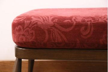 ヴィンテージ家具　ERCOL(アーコール)　艶やかなカラーが目を引くスツール(オットマン)付きビンテージ二人掛けソファ(アームソファ)(R-050062)
