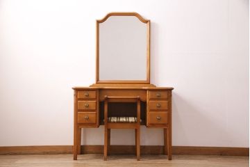 中古　美品　横浜ダニエル(daniel)　チェア付き　温かみのある色合いと上品な佇まいが魅力のドレッサー(鏡台)(定価約60万円)(R-050064)