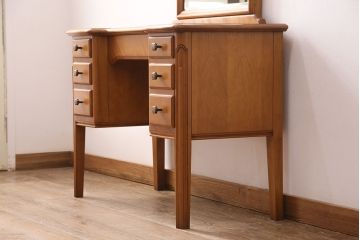 中古　美品　横浜ダニエル(daniel)　チェア付き　温かみのある色合いと上品な佇まいが魅力のドレッサー(鏡台)(定価約60万円)(R-050064)
