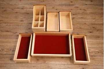 中古　美品　横浜ダニエル(daniel)　チェア付き　温かみのある色合いと上品な佇まいが魅力のドレッサー(鏡台)(定価約60万円)(R-050064)