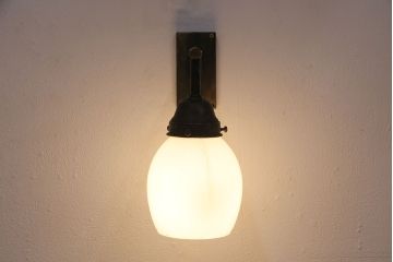 アンティーク照明　透かしの意匠が上品なアクセントになる壁掛け照明(ウォールランプ、壁付け照明)(R-050065)