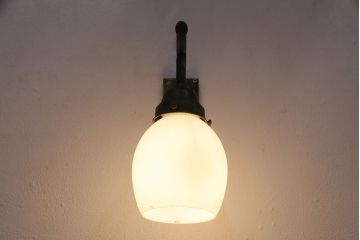 アンティーク照明　透かしの意匠が上品なアクセントになる壁掛け照明(ウォールランプ、壁付け照明)(R-050065)