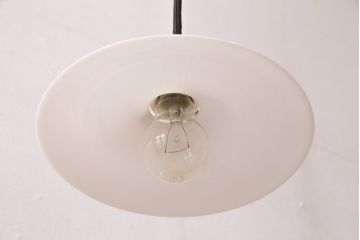 アンティーク照明　古き良き時代の味を感じる平笠シェードのペンダントライト2個セット(吊り下げ照明、天井照明)(R-050067)