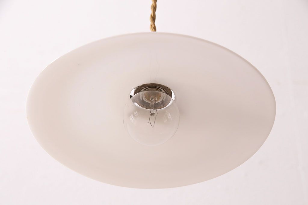 アンティーク照明　昔懐かしいデザインが趣溢れる平笠シェードのペンダントライト2個セット(吊り下げ照明、天井照明)(R-050068)