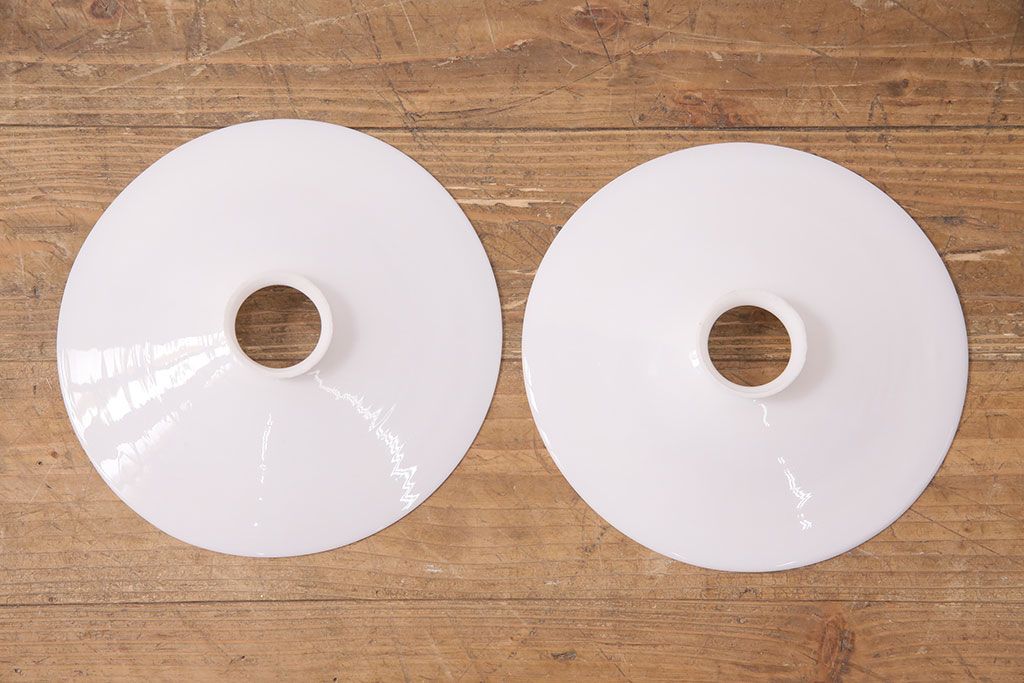 アンティーク照明　昔懐かしいデザインが趣溢れる平笠シェードのペンダントライト2個セット(吊り下げ照明、天井照明)(R-050068)