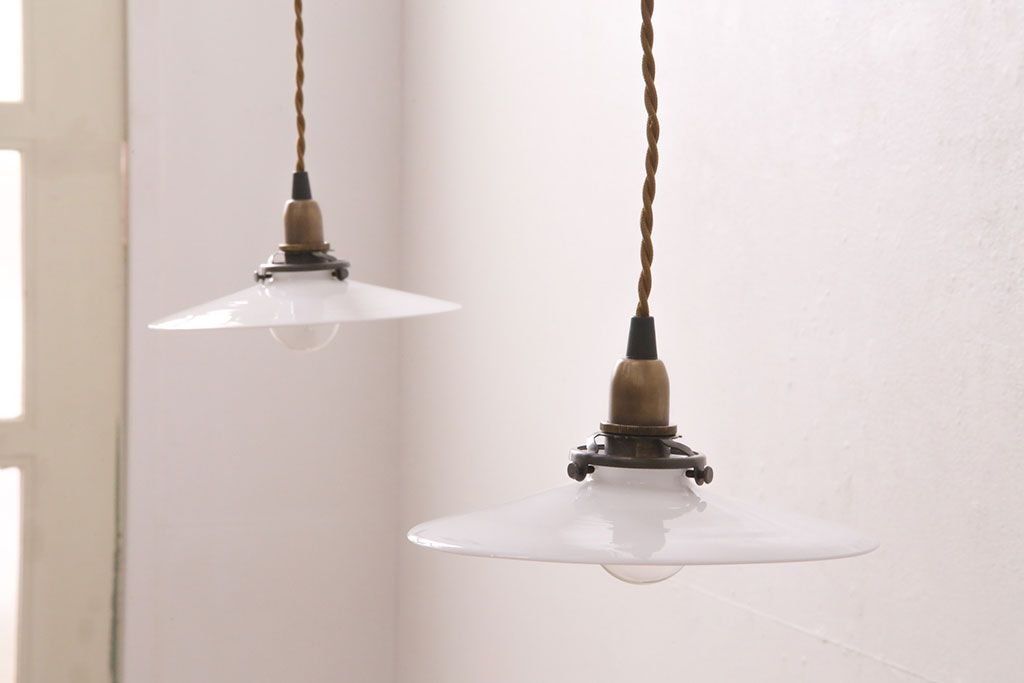 アンティーク照明　レトロな佇まいがあたたかみを感じる平笠シェードのペンダントライト2個セット(吊り下げ照明、天井照明)(R-050069)
