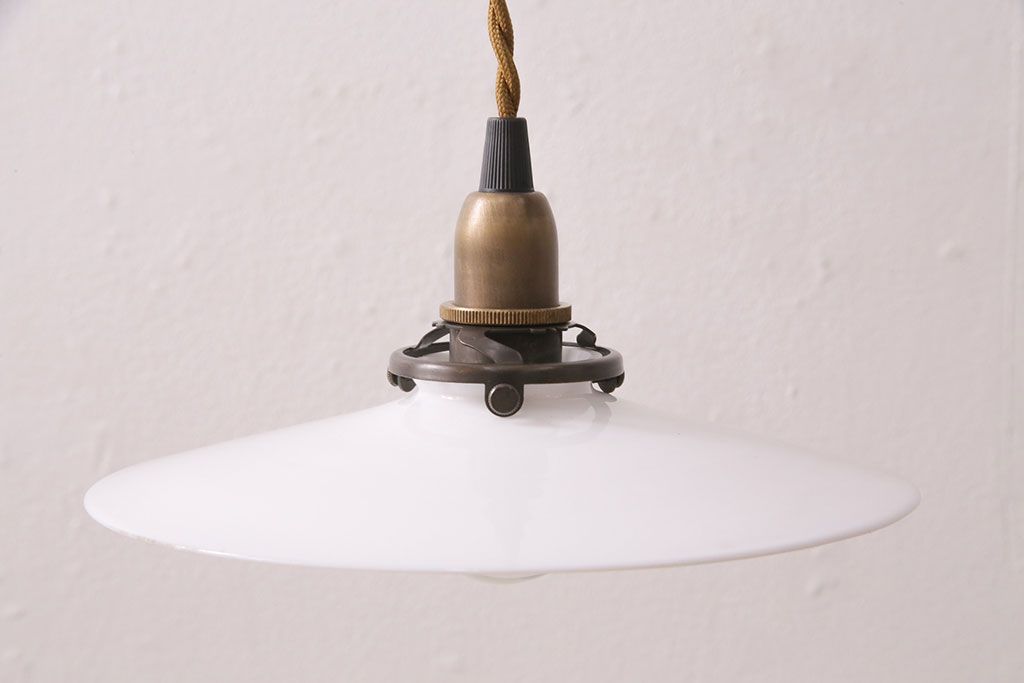 アンティーク照明　レトロな佇まいがあたたかみを感じる平笠シェードのペンダントライト2個セット(吊り下げ照明、天井照明)(R-050069)