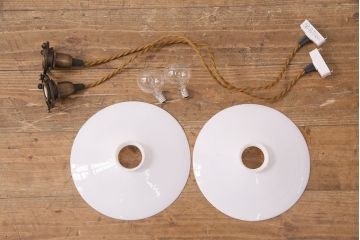 アンティーク照明　レトロな佇まいがあたたかみを感じる平笠シェードのペンダントライト2個セット(吊り下げ照明、天井照明)(R-050069)