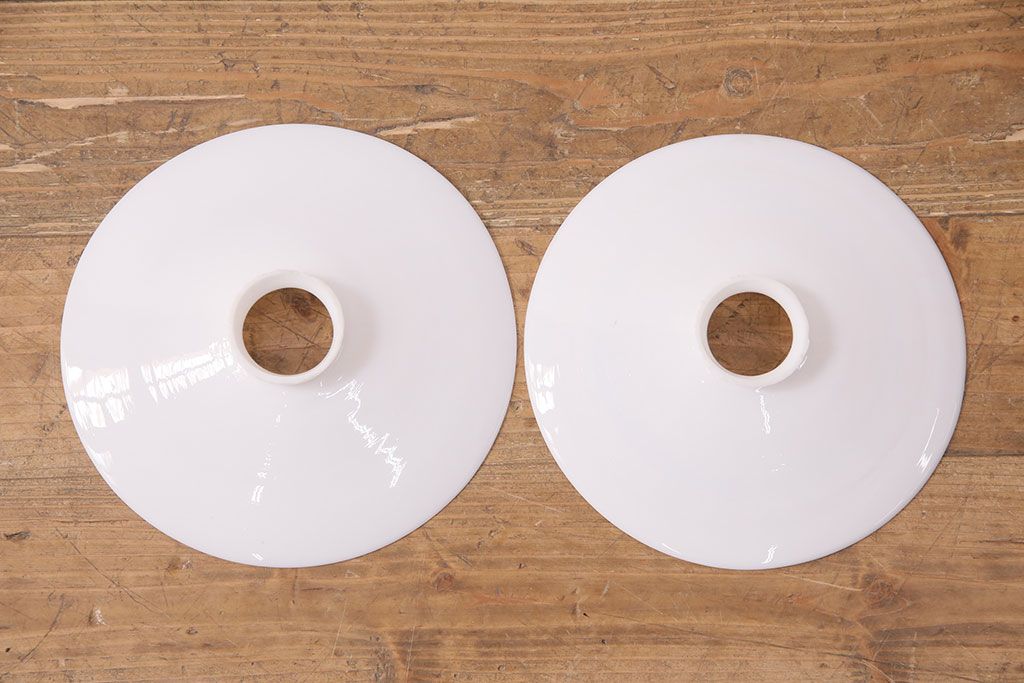 アンティーク照明　レトロな佇まいがあたたかみを感じる平笠シェードのペンダントライト2個セット(吊り下げ照明、天井照明)(R-050069)