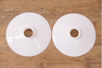 アンティーク照明　レトロな佇まいがあたたかみを感じる平笠シェードのペンダントライト2個セット(吊り下げ照明、天井照明)(R-050069)