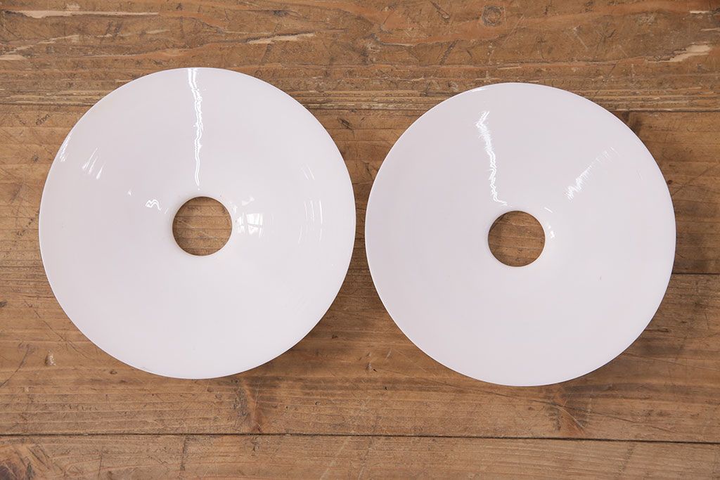 アンティーク照明　レトロな佇まいがあたたかみを感じる平笠シェードのペンダントライト2個セット(吊り下げ照明、天井照明)(R-050069)