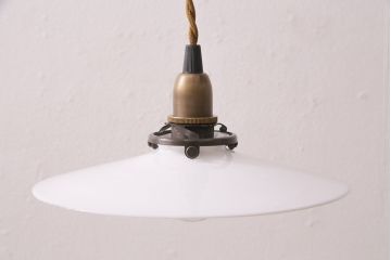 アンティーク照明　昭和レトロな趣が魅力的な平笠シェードのペンダントライト2個セット(吊り下げ照明、天井照明)(R-050070)