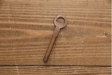 中古　伝統民芸　岩谷堂箪笥　美しい杢目と黒々とした金具が魅力の整理箪笥(チェスト、衣装タンス、引き出し)(R-050072)