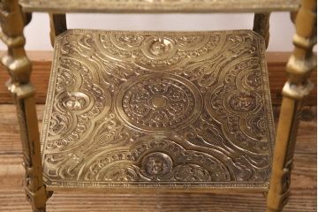 和製ビンテージ　高級品　優雅な雰囲気を醸し出す真鍮製飾り棚(飾り台、花台、ヴィンテージ)(R-050075)