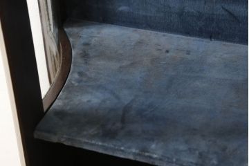 ヨーロッパヴィンテージ　スペイン家具　マホガニー材　クラシカルな雰囲気たっぷりのショーケース(ガラスケース、陳列棚、飾り棚、キャビネット、ビンテージ)(R-050076)