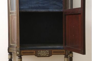 ヨーロッパヴィンテージ　スペイン家具　マホガニー材　クラシカルな雰囲気たっぷりのショーケース(ガラスケース、陳列棚、飾り棚、キャビネット、ビンテージ)(R-050076)