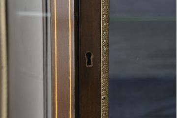 ヨーロッパヴィンテージ　スペイン家具　マホガニー材　クラシカルな雰囲気たっぷりのショーケース(ガラスケース、陳列棚、飾り棚、キャビネット、ビンテージ)(R-050076)