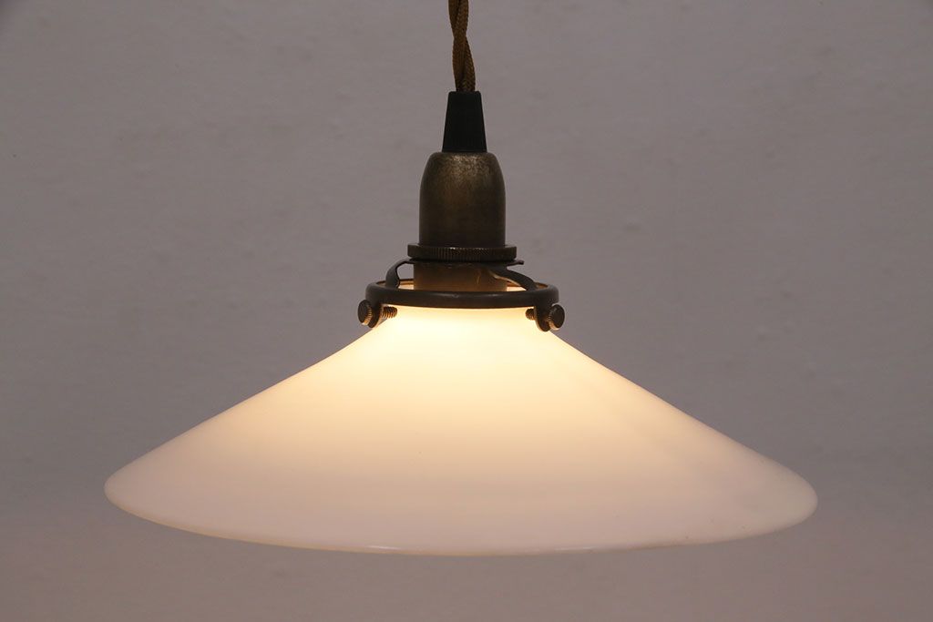 アンティーク照明　ナチュラルスタイルの空間にもおすすめ!平笠シェードの吊り下げ照明(ペンダントライト、天井照明、電笠)(R-050084)