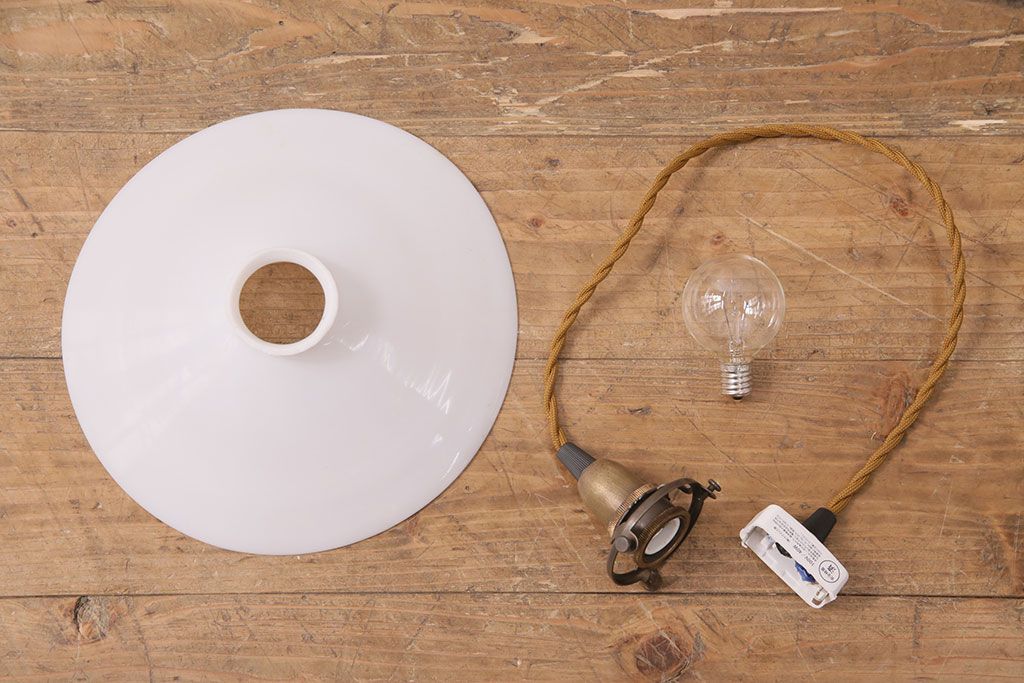 アンティーク照明　ナチュラルスタイルの空間にもおすすめ!平笠シェードの吊り下げ照明(ペンダントライト、天井照明、電笠)(R-050084)