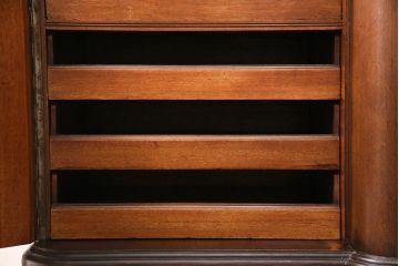 フランスアンティーク　特大!!　優雅なレリーフが目を惹くオーク材製サイドボード(キャビネット、戸棚、収納棚)(R-050088)
