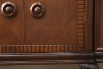 フランスアンティーク　特大!!　優雅なレリーフが目を惹くオーク材製サイドボード(キャビネット、戸棚、収納棚)(R-050088)