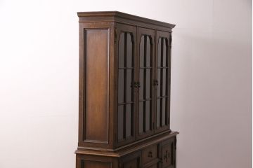 ヴィンテージ家具　オーク材　クラシカルな雰囲気あふれるキャビネット(収納棚、飾り棚、食器棚、ビンテージ)(R-050090)