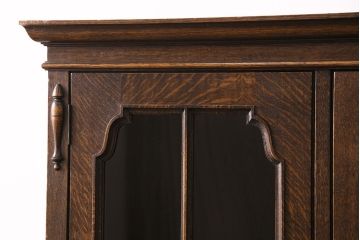 ヴィンテージ家具　オーク材　クラシカルな雰囲気あふれるキャビネット(収納棚、飾り棚、食器棚、ビンテージ)(R-050090)