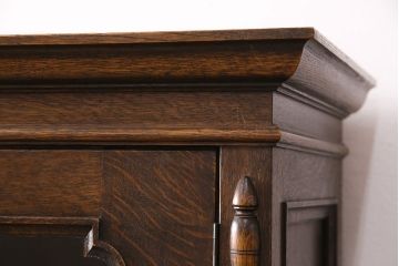 ヴィンテージ家具　オーク材　クラシカルな雰囲気あふれるキャビネット(収納棚、飾り棚、食器棚、ビンテージ)(R-050090)