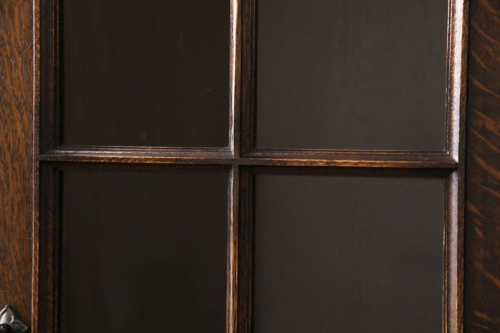 ヴィンテージ家具　オーク材　クラシカルな雰囲気あふれるキャビネット(収納棚、飾り棚、食器棚、ビンテージ)(R-050090)