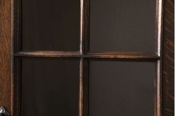 ヴィンテージ家具　オーク材　クラシカルな雰囲気あふれるキャビネット(収納棚、飾り棚、食器棚、ビンテージ)(R-050090)