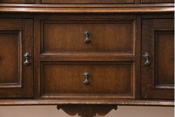 ヴィンテージ家具　オーク材　クラシカルな雰囲気あふれるキャビネット(収納棚、飾り棚、食器棚、ビンテージ)(R-050090)