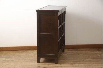中古　北海道民芸家具　脚付きリメイク　落ち着きのある空間づくりに活躍するサイドボード(キャビネット、収納棚、飾り棚)(R-050091)