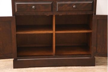 中古　北海道民芸家具　シックな色合いで落ち着いた空間を演出するサイドボード(キャビネット、収納棚)(R-050092)