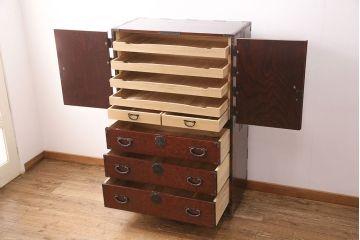 ヴィンテージ家具　熊野洞　木地呂塗り　衣装盆付き　品のある手打ち金具とケヤキ材の玉杢を楽しめる仙台箪笥(定価約120万円)(衣装箪笥、ビンテージ、着物箪笥)(R-050093)