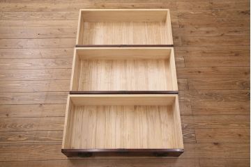 ヴィンテージ家具　熊野洞　木地呂塗り　衣装盆付き　品のある手打ち金具とケヤキ材の玉杢を楽しめる仙台箪笥(定価約120万円)(衣装箪笥、ビンテージ、着物箪笥)(R-050093)