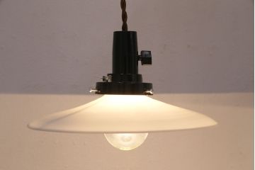 アンティーク照明　ジャンク品　シンプルでレトロな平笠シェードのペンダントライト2個セット(天井照明、吊り下げ照明、電笠)(R-050103)