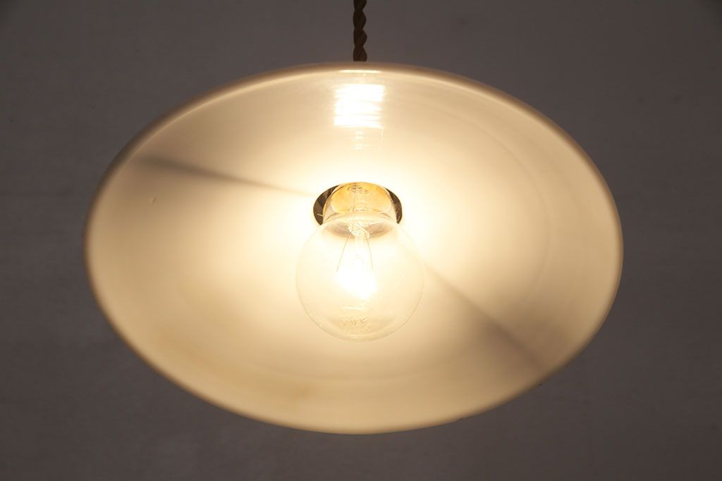 アンティーク照明　ジャンク品　シンプルでレトロな平笠シェードのペンダントライト2個セット(天井照明、吊り下げ照明、電笠)(R-050103)