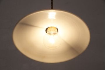 アンティーク照明　ジャンク品　シンプルでレトロな平笠シェードのペンダントライト2個セット(天井照明、吊り下げ照明、電笠)(R-050103)