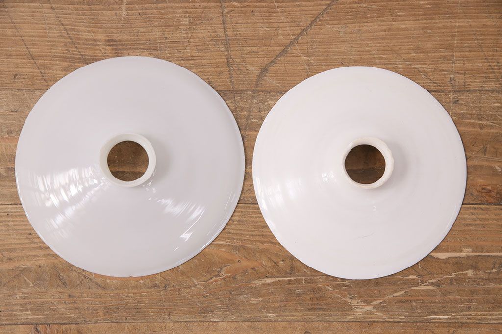 アンティーク照明　ジャンク品　シンプルでレトロな平笠シェードのペンダントライト2個セット(天井照明、吊り下げ照明、電笠)(R-050103)